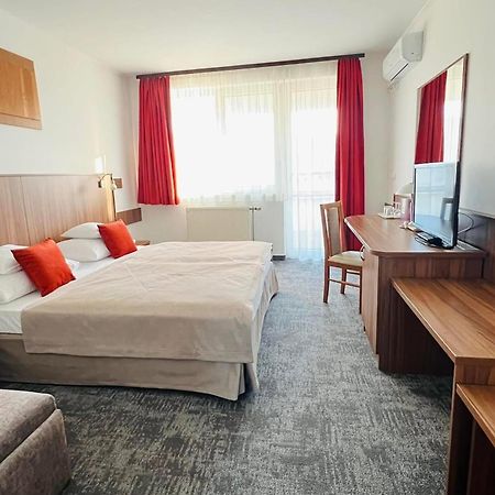 זלקרוס Art Hotel Superior מראה חיצוני תמונה
